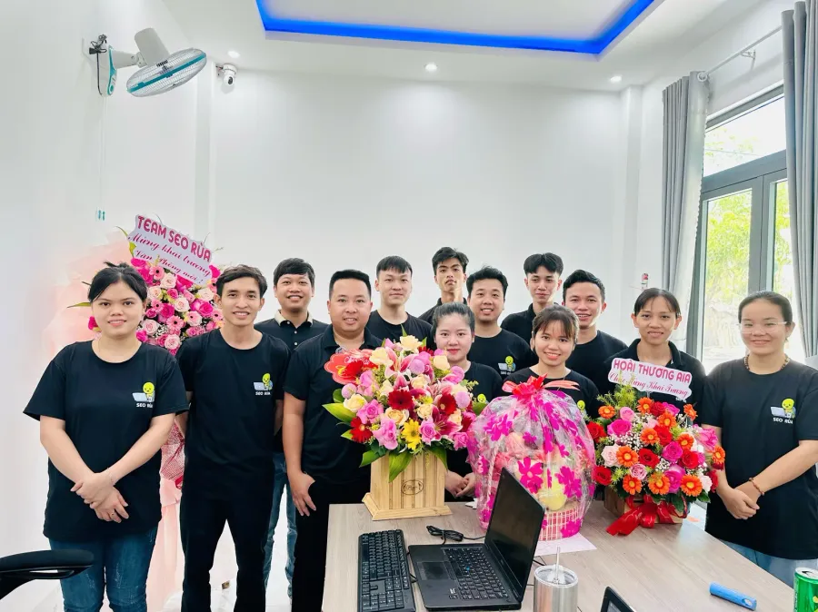 Tập thể SEO Rùa Media tại văn phòng Đà Nẵng
